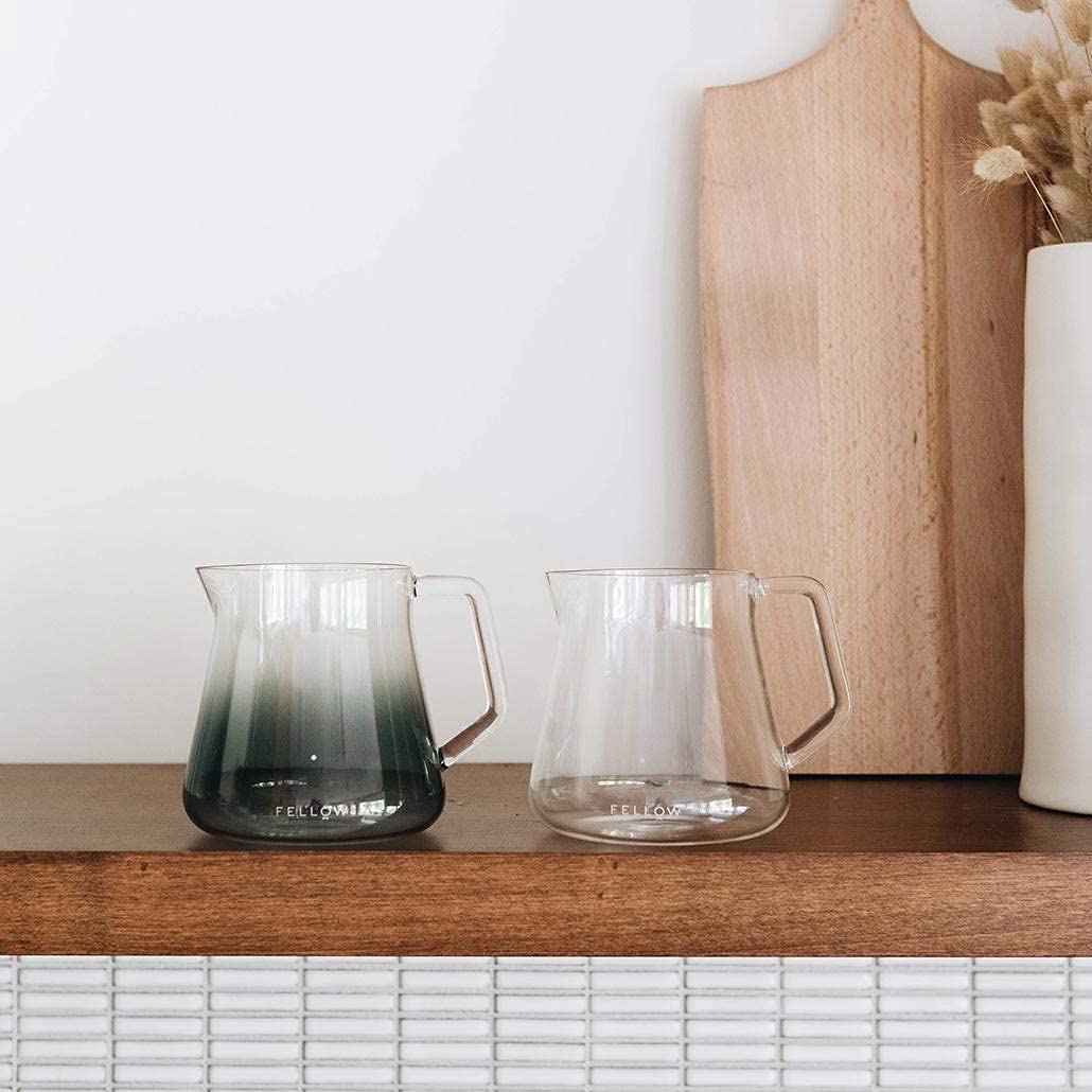 fellow-mighty-petite-carafe-de-service-en-verre-borosilicate-5-mm-gris-fum-500-m image 7