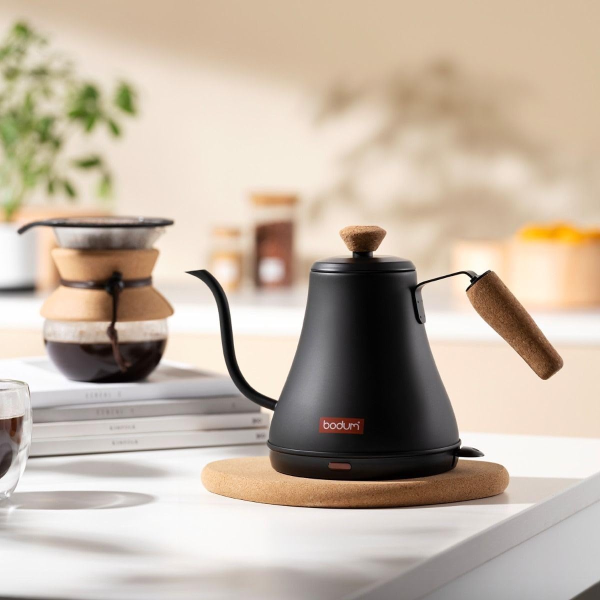 bodum-melior-11883259euro-bouilloire-lectrique-long-bec-0-8-l-1000-w-poign-e-li- image 8