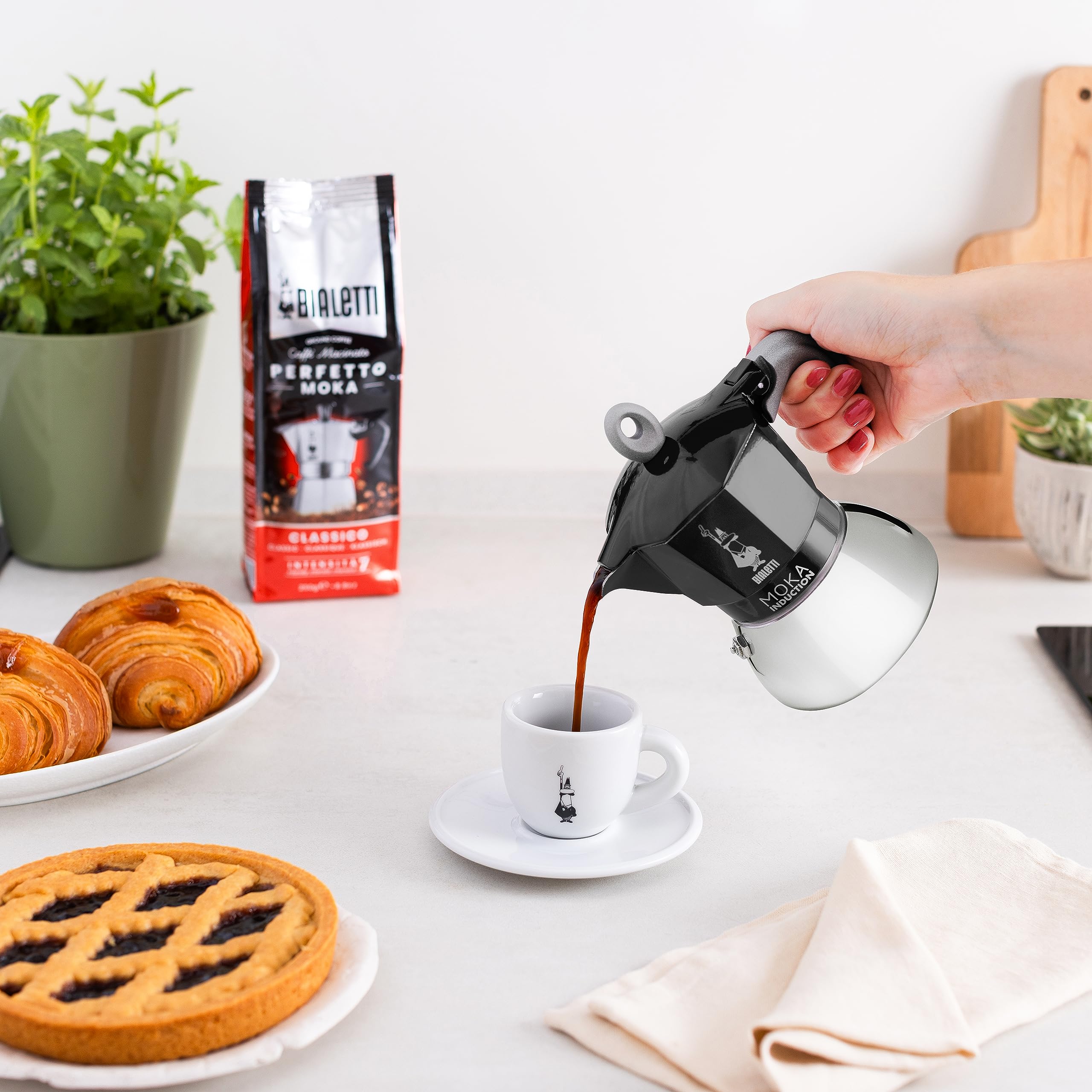 bialetti-moka-induction-cafeti-re-moka-4-tasses-150-ml-aluminium-et-base-inox-no image 6