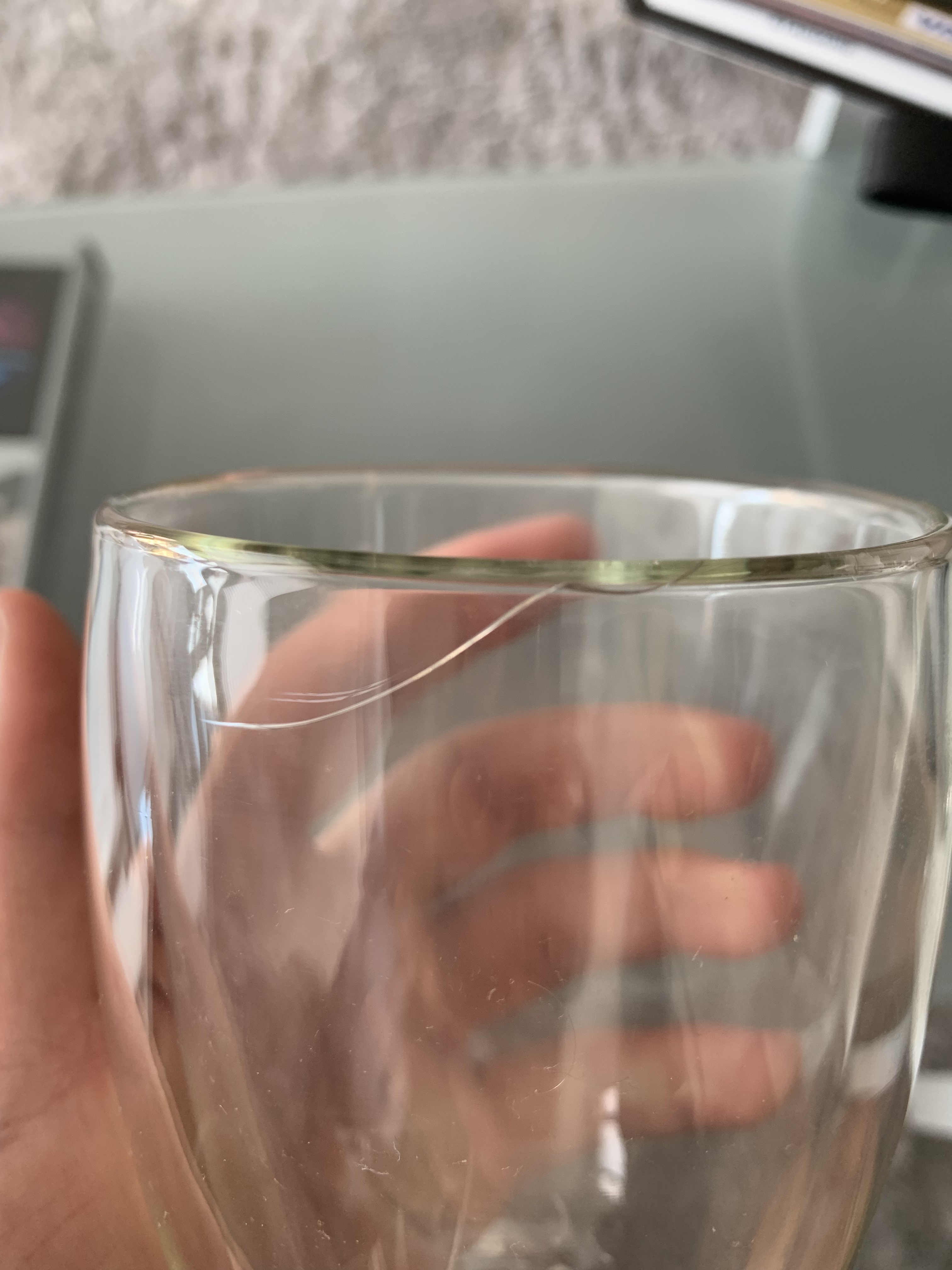 Fêlé dès la première semaine