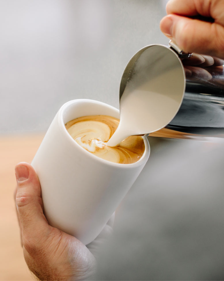fellow-the-latte-art-set-tasses-monty-milk-art-et-pichet-eddy-forme-guid-e-pour- image 6